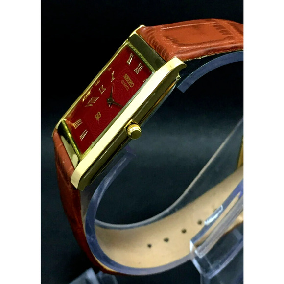 Vintage Style Seiko Quartz Mens Gold Watch & Red accents W/ Leather Strap - Picture 4 of 7